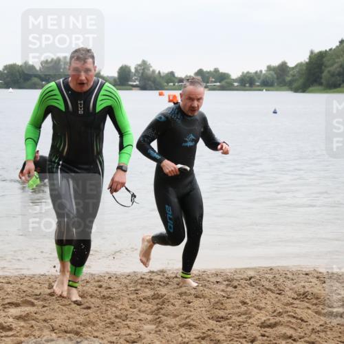 21.06.2025 - 27. Vierlanden-Triathlon Lena Gebhardt http://msf.ph/oto/8042901 15.06.2025 13:23:14 Schwimmen 1250, 1262, 1287, 1290 meine-sportfotos.de