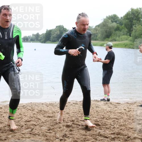 21.06.2025 - 27. Vierlanden-Triathlon Lena Gebhardt http://msf.ph/oto/8042904 15.06.2025 13:23:15 Schwimmen 1250, 1262, 1287, 1290 meine-sportfotos.de