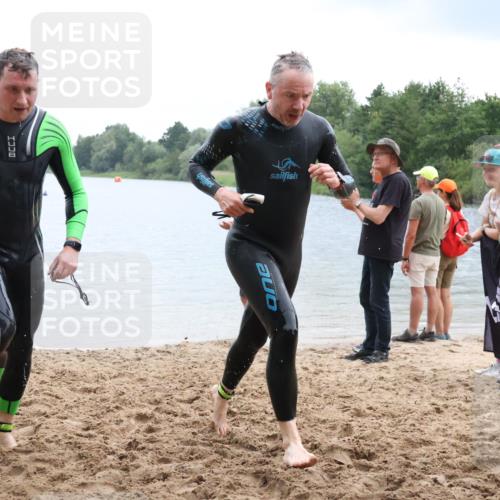 21.06.2025 - 27. Vierlanden-Triathlon Lena Gebhardt http://msf.ph/oto/8042908 15.06.2025 13:23:15 Schwimmen 1250, 1262, 1287, 1290 meine-sportfotos.de