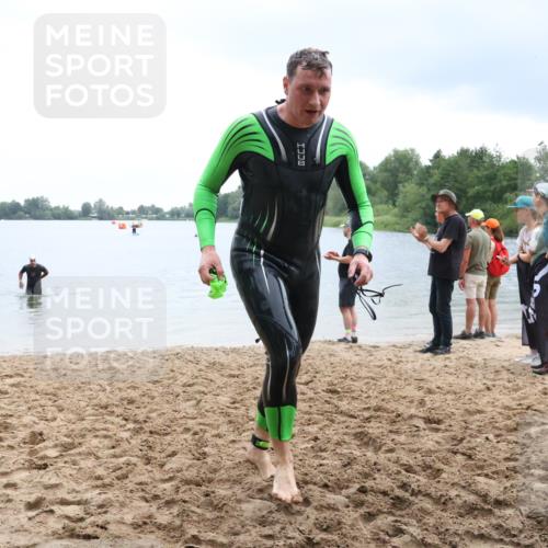 21.06.2025 - 27. Vierlanden-Triathlon Lena Gebhardt http://msf.ph/oto/8042910 15.06.2025 13:23:16 Schwimmen 1250, 1262, 1264, 1287, 1290 meine-sportfotos.de