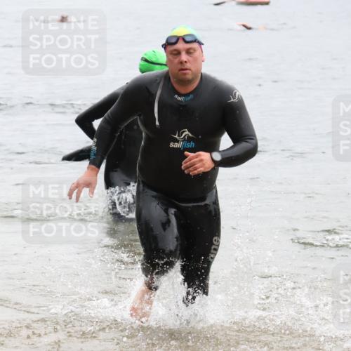 21.06.2025 - 27. Vierlanden-Triathlon Lena Gebhardt http://msf.ph/oto/8042914 15.06.2025 13:23:18 Schwimmen 1250, 1262, 1264, 1287, 1290 meine-sportfotos.de