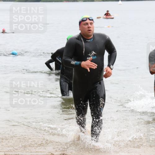 21.06.2025 - 27. Vierlanden-Triathlon Lena Gebhardt http://msf.ph/oto/8042918 15.06.2025 13:23:19 Schwimmen 1250, 1262, 1264, 1287, 1290 meine-sportfotos.de
