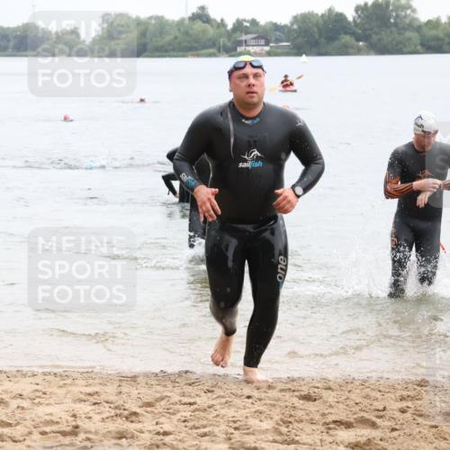21.06.2025 - 27. Vierlanden-Triathlon Lena Gebhardt http://msf.ph/oto/8042920 15.06.2025 13:23:20 Schwimmen 1250, 1262, 1264, 1287, 1290 meine-sportfotos.de
