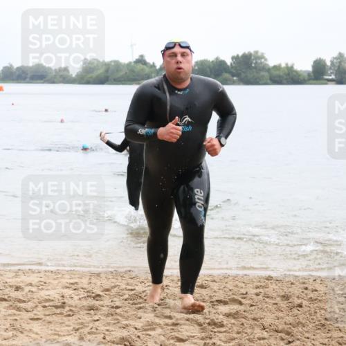 21.06.2025 - 27. Vierlanden-Triathlon Lena Gebhardt http://msf.ph/oto/8042924 15.06.2025 13:23:21 Schwimmen 1250, 1262, 1264, 1287, 1290 meine-sportfotos.de