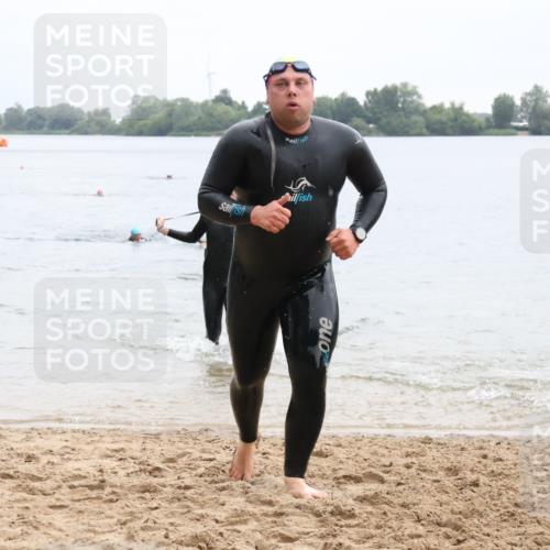 21.06.2025 - 27. Vierlanden-Triathlon Lena Gebhardt http://msf.ph/oto/8042925 15.06.2025 13:23:21 Schwimmen 1250, 1262, 1264, 1287, 1290 meine-sportfotos.de