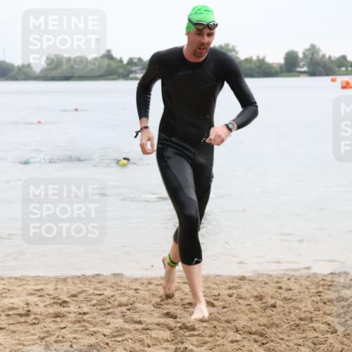 21.06.2025 - 27. Vierlanden-Triathlon Lena Gebhardt http://msf.ph/oto/8042939 15.06.2025 13:23:26 Schwimmen 1262, 1264, 1287, 1290, 1306 meine-sportfotos.de