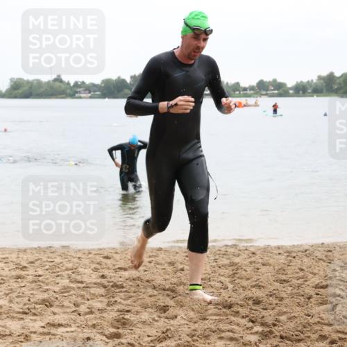 21.06.2025 - 27. Vierlanden-Triathlon Lena Gebhardt http://msf.ph/oto/8042941 15.06.2025 13:23:26 Schwimmen 1262, 1264, 1287, 1290, 1306 meine-sportfotos.de