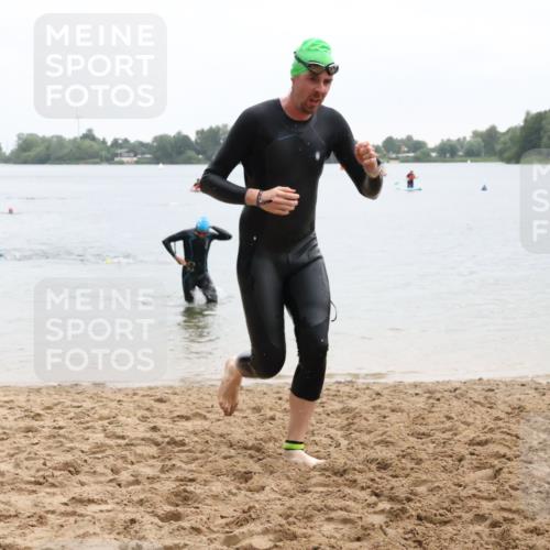 21.06.2025 - 27. Vierlanden-Triathlon Lena Gebhardt http://msf.ph/oto/8042943 15.06.2025 13:23:26 Schwimmen 1262, 1264, 1287, 1290, 1306 meine-sportfotos.de