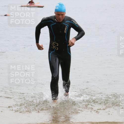 21.06.2025 - 27. Vierlanden-Triathlon Lena Gebhardt http://msf.ph/oto/8042949 15.06.2025 13:23:30 Schwimmen 1264, 1287, 1290, 1306 meine-sportfotos.de