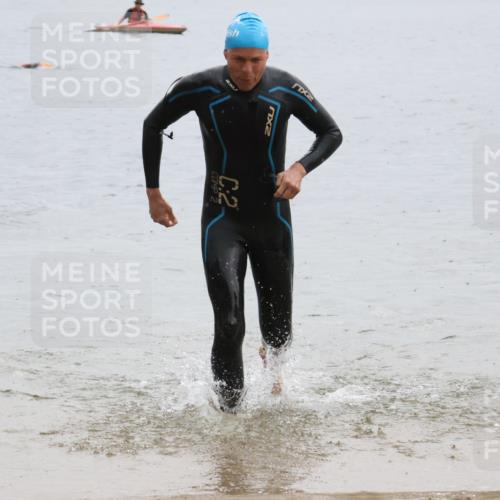 21.06.2025 - 27. Vierlanden-Triathlon Lena Gebhardt http://msf.ph/oto/8042951 15.06.2025 13:23:30 Schwimmen 1264, 1287, 1290, 1306 meine-sportfotos.de