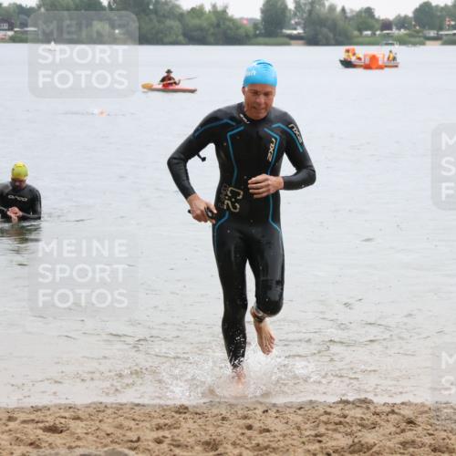 21.06.2025 - 27. Vierlanden-Triathlon Lena Gebhardt http://msf.ph/oto/8042952 15.06.2025 13:23:30 Schwimmen 1264, 1287, 1290, 1306 meine-sportfotos.de