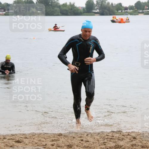 21.06.2025 - 27. Vierlanden-Triathlon Lena Gebhardt http://msf.ph/oto/8042954 15.06.2025 13:23:31 Schwimmen 1237, 1264, 1287, 1290, 1306 meine-sportfotos.de