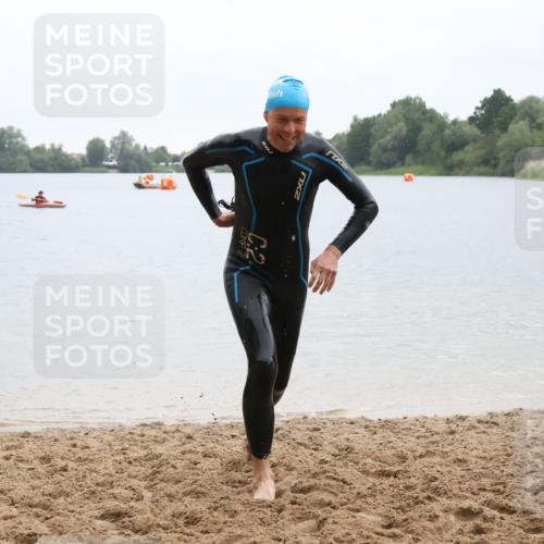 21.06.2025 - 27. Vierlanden-Triathlon Lena Gebhardt http://msf.ph/oto/8042960 15.06.2025 13:23:32 Schwimmen 1237, 1264, 1287, 1290, 1296, 1306 meine-sportfotos.de
