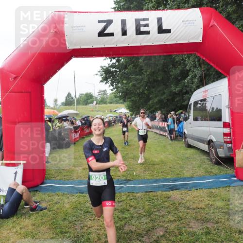 21.06.2025 - 27. Vierlanden-Triathlon MichiJ http://msf.ph/oto/8042963 15.06.2026 13:39:09 Ziel 745, 789, 920 meine-sportfotos.de