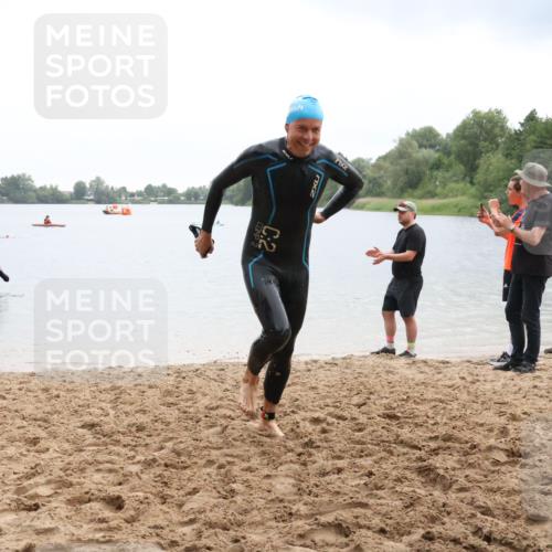 21.06.2025 - 27. Vierlanden-Triathlon Lena Gebhardt http://msf.ph/oto/8042964 15.06.2025 13:23:33 Schwimmen 1237, 1264, 1287, 1296, 1306 meine-sportfotos.de