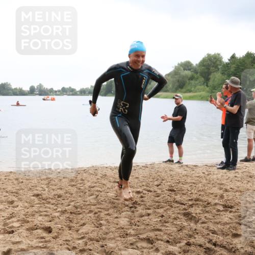 21.06.2025 - 27. Vierlanden-Triathlon Lena Gebhardt http://msf.ph/oto/8042966 15.06.2025 13:23:33 Schwimmen 1237, 1264, 1287, 1296, 1306 meine-sportfotos.de