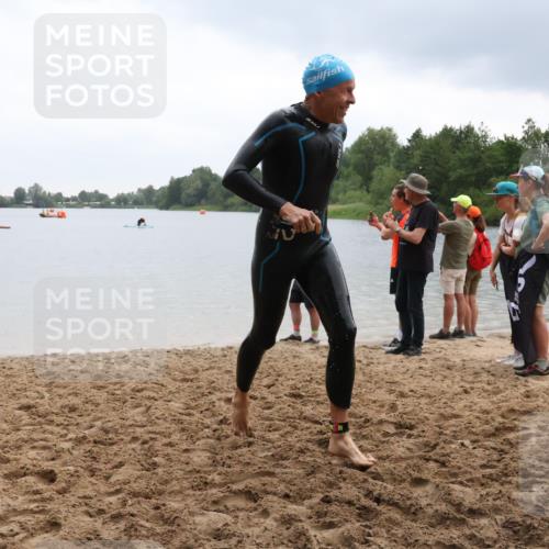 21.06.2025 - 27. Vierlanden-Triathlon Lena Gebhardt http://msf.ph/oto/8042968 15.06.2025 13:23:33 Schwimmen 1237, 1264, 1287, 1296, 1306 meine-sportfotos.de