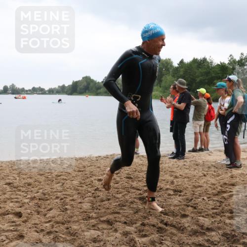 21.06.2025 - 27. Vierlanden-Triathlon Lena Gebhardt http://msf.ph/oto/8042970 15.06.2025 13:23:33 Schwimmen 1237, 1264, 1287, 1296, 1306 meine-sportfotos.de