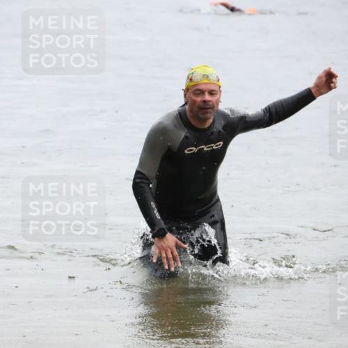 21.06.2025 - 27. Vierlanden-Triathlon Lena Gebhardt http://msf.ph/oto/8042971 15.06.2025 13:23:36 Schwimmen 1237, 1257, 1260, 1264, 1296, 1306 meine-sportfotos.de