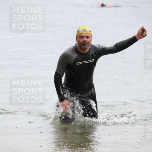 21.06.2025 - 27. Vierlanden-Triathlon Lena Gebhardt http://msf.ph/oto/8042973 15.06.2025 13:23:36 Schwimmen 1237, 1257, 1260, 1264, 1296, 1306 meine-sportfotos.de