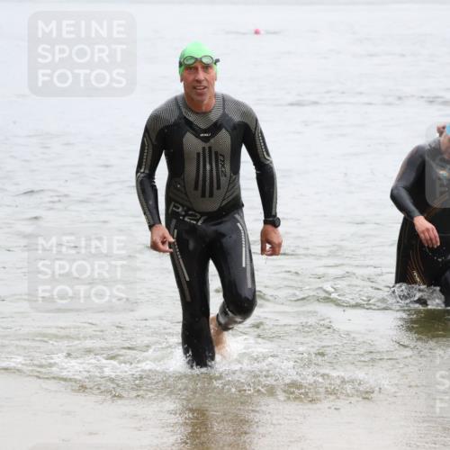 21.06.2025 - 27. Vierlanden-Triathlon Lena Gebhardt http://msf.ph/oto/8042975 15.06.2025 13:23:38 Schwimmen 1237, 1257, 1260, 1296, 1306 meine-sportfotos.de
