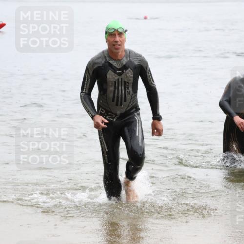 21.06.2025 - 27. Vierlanden-Triathlon Lena Gebhardt http://msf.ph/oto/8042977 15.06.2025 13:23:38 Schwimmen 1237, 1257, 1260, 1296, 1306 meine-sportfotos.de