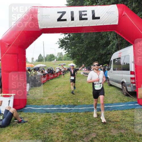 21.06.2025 - 27. Vierlanden-Triathlon MichiJ http://msf.ph/oto/8042980 15.06.2026 13:39:10 Ziel 745, 789, 920 meine-sportfotos.de