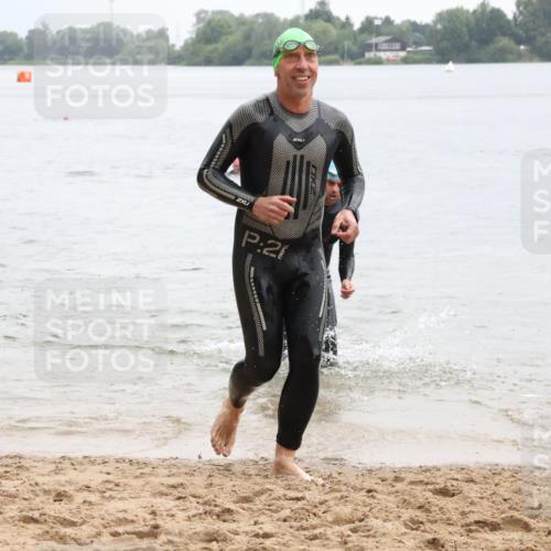 21.06.2025 - 27. Vierlanden-Triathlon Lena Gebhardt http://msf.ph/oto/8042986 15.06.2025 13:23:40 Schwimmen 1237, 1257, 1260, 1296, 1306 meine-sportfotos.de