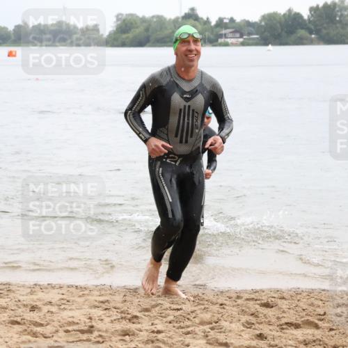 21.06.2025 - 27. Vierlanden-Triathlon Lena Gebhardt http://msf.ph/oto/8042988 15.06.2025 13:23:40 Schwimmen 1237, 1257, 1260, 1296, 1306 meine-sportfotos.de