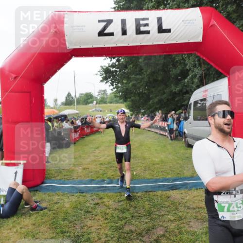 21.06.2025 - 27. Vierlanden-Triathlon MichiJ http://msf.ph/oto/8042993 15.06.2026 13:39:11 Ziel 745, 789, 920, 1082, 1083, 1084 meine-sportfotos.de