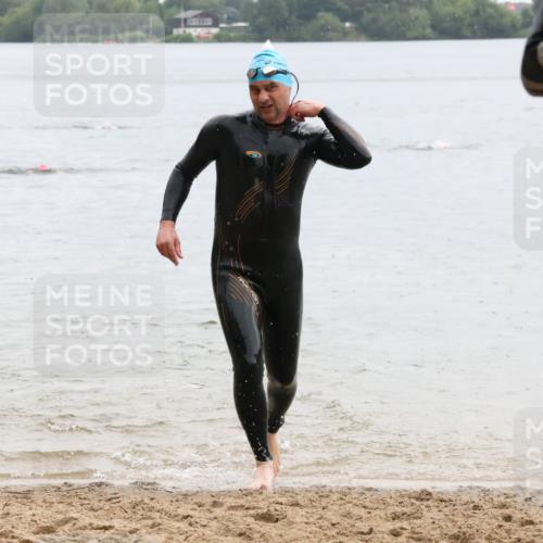 21.06.2025 - 27. Vierlanden-Triathlon Lena Gebhardt http://msf.ph/oto/8042994 15.06.2025 13:23:42 Schwimmen 1237, 1257, 1260, 1296, 1306 meine-sportfotos.de