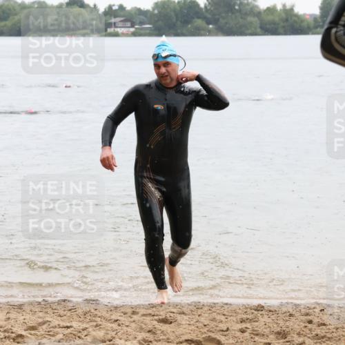 21.06.2025 - 27. Vierlanden-Triathlon Lena Gebhardt http://msf.ph/oto/8042996 15.06.2025 13:23:42 Schwimmen 1237, 1257, 1260, 1296, 1306 meine-sportfotos.de
