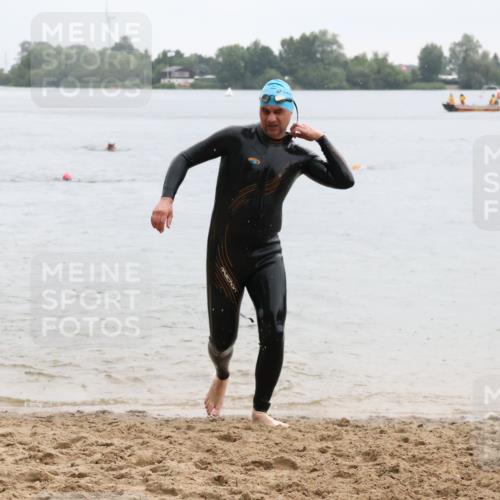 21.06.2025 - 27. Vierlanden-Triathlon Lena Gebhardt http://msf.ph/oto/8042998 15.06.2025 13:23:42 Schwimmen 1237, 1257, 1260, 1296, 1306 meine-sportfotos.de