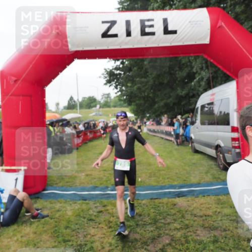 21.06.2025 - 27. Vierlanden-Triathlon MichiJ http://msf.ph/oto/8042999 15.06.2026 13:39:12 Ziel 745, 789, 824, 920, 1082, 1083, 1084 meine-sportfotos.de