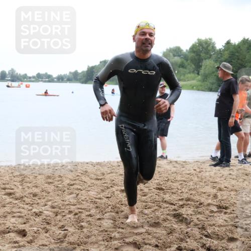 21.06.2025 - 27. Vierlanden-Triathlon Lena Gebhardt http://msf.ph/oto/8043002 15.06.2025 13:23:44 Schwimmen 1237, 1245, 1257, 1260, 1296 meine-sportfotos.de