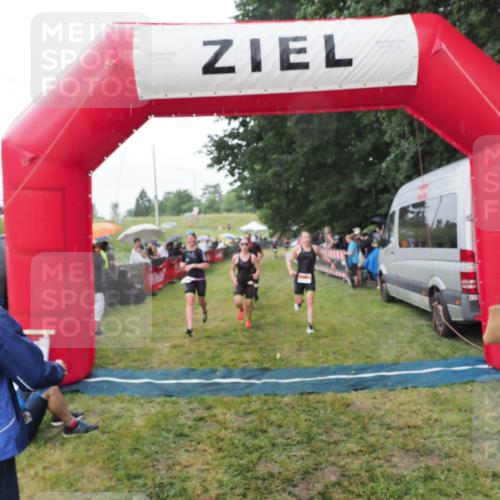 21.06.2025 - 27. Vierlanden-Triathlon MichiJ http://msf.ph/oto/8043009 15.06.2026 13:39:14 Ziel 745, 789, 824, 920, 1082, 1083, 1084 meine-sportfotos.de
