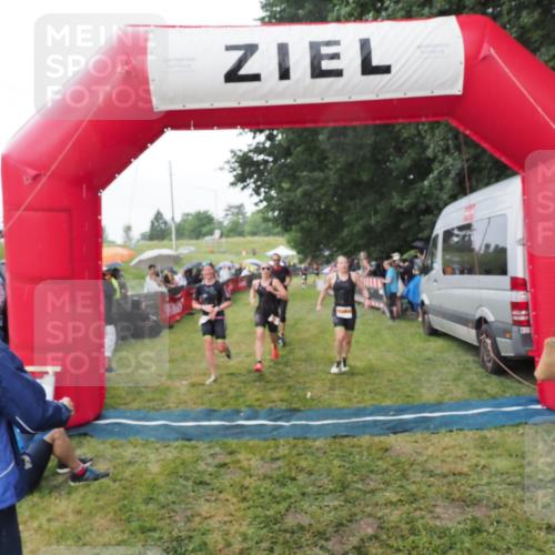 21.06.2025 - 27. Vierlanden-Triathlon MichiJ http://msf.ph/oto/8043011 15.06.2026 13:39:14 Ziel 745, 789, 824, 920, 1082, 1083, 1084 meine-sportfotos.de