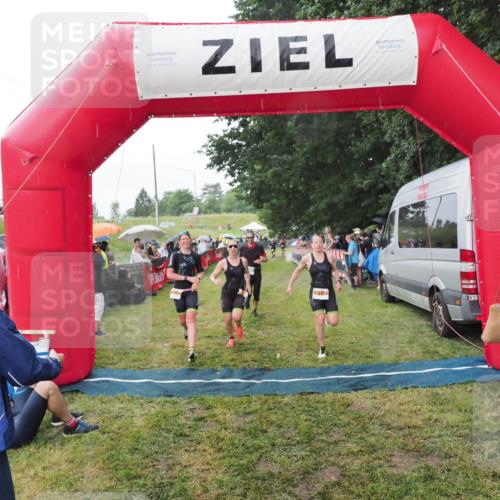 21.06.2025 - 27. Vierlanden-Triathlon MichiJ http://msf.ph/oto/8043015 15.06.2026 13:39:15 Ziel 745, 789, 824, 920, 1082, 1083, 1084 meine-sportfotos.de
