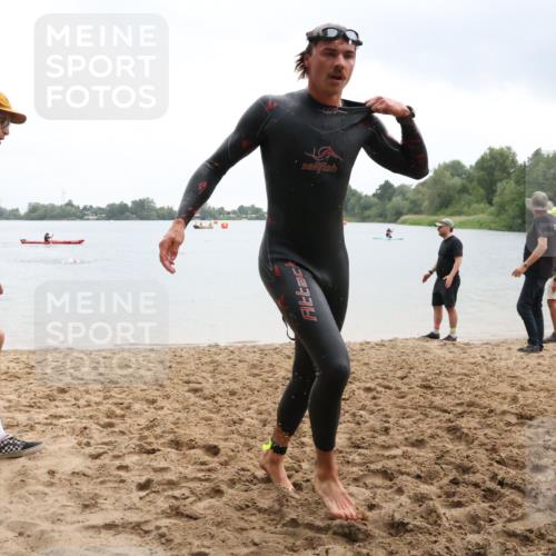 21.06.2025 - 27. Vierlanden-Triathlon Lena Gebhardt http://msf.ph/oto/8043021 15.06.2025 13:23:48 Schwimmen 1237, 1245, 1257, 1260, 1296 meine-sportfotos.de