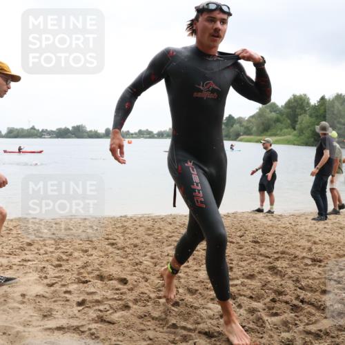 21.06.2025 - 27. Vierlanden-Triathlon Lena Gebhardt http://msf.ph/oto/8043023 15.06.2025 13:23:48 Schwimmen 1237, 1245, 1257, 1260, 1296 meine-sportfotos.de