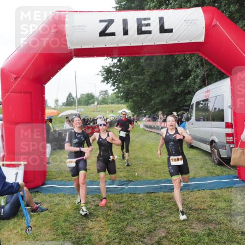 21.06.2025 - 27. Vierlanden-Triathlon MichiJ http://msf.ph/oto/8043026 15.06.2026 13:39:15 Ziel 745, 789, 824, 920, 1082, 1083, 1084 meine-sportfotos.de