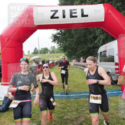 21.06.2025 - 27. Vierlanden-Triathlon MichiJ http://msf.ph/oto/8043031 15.06.2026 13:39:16 Ziel 745, 789, 824, 1082, 1083, 1084 meine-sportfotos.de