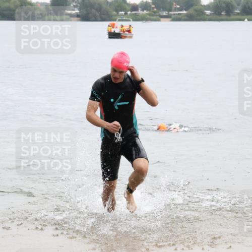21.06.2025 - 27. Vierlanden-Triathlon Lena Gebhardt http://msf.ph/oto/8043043 15.06.2025 13:24:08 Schwimmen 1307 meine-sportfotos.de