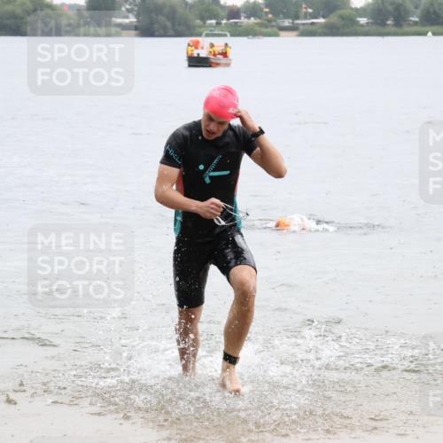 21.06.2025 - 27. Vierlanden-Triathlon Lena Gebhardt http://msf.ph/oto/8043044 15.06.2025 13:24:09 Schwimmen 1307 meine-sportfotos.de