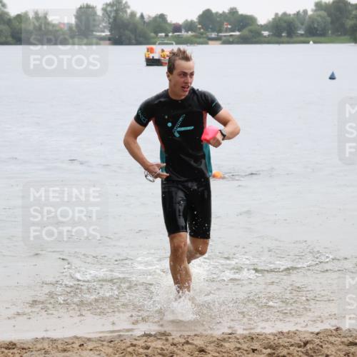 21.06.2025 - 27. Vierlanden-Triathlon Lena Gebhardt http://msf.ph/oto/8043046 15.06.2025 13:24:09 Schwimmen 1307 meine-sportfotos.de