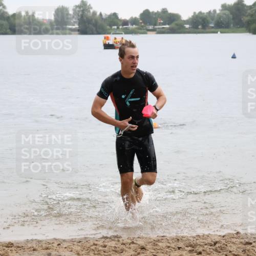 21.06.2025 - 27. Vierlanden-Triathlon Lena Gebhardt http://msf.ph/oto/8043048 15.06.2025 13:24:09 Schwimmen 1307 meine-sportfotos.de
