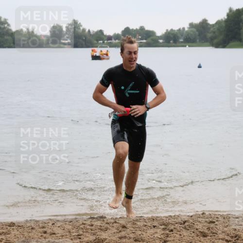 21.06.2025 - 27. Vierlanden-Triathlon Lena Gebhardt http://msf.ph/oto/8043050 15.06.2025 13:24:10 Schwimmen 1307 meine-sportfotos.de