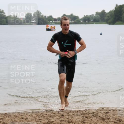 21.06.2025 - 27. Vierlanden-Triathlon Lena Gebhardt http://msf.ph/oto/8043052 15.06.2025 13:24:10 Schwimmen 1307 meine-sportfotos.de