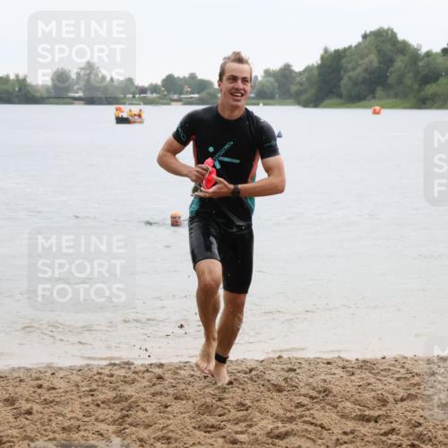 21.06.2025 - 27. Vierlanden-Triathlon Lena Gebhardt http://msf.ph/oto/8043054 15.06.2025 13:24:10 Schwimmen 1307 meine-sportfotos.de