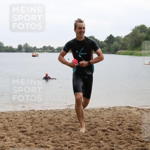 21.06.2025 - 27. Vierlanden-Triathlon Lena Gebhardt http://msf.ph/oto/8043060 15.06.2025 13:24:11 Schwimmen 1307 meine-sportfotos.de